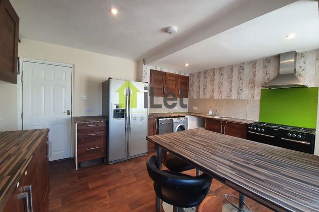 Room 2, 20 Whernside Way, Northampton photo 3
