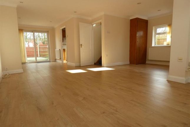 16, The Pines, Kent photo 3