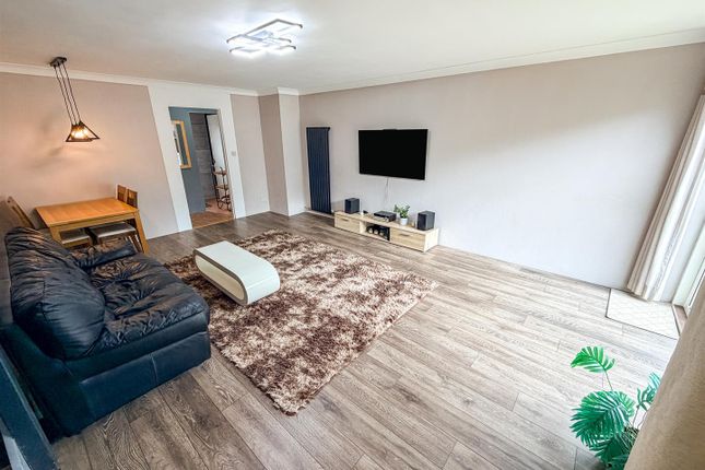 7, Thetford Close, Corby photo 2