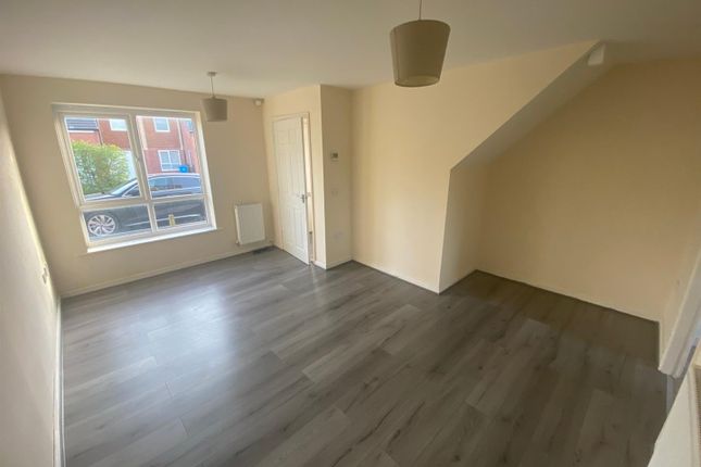 64, Metcombe Way, Manchester photo 3