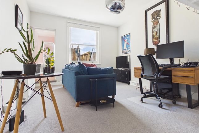 Studio flat on Flat 8, 32, Brunswick Place, Hove, £185,000