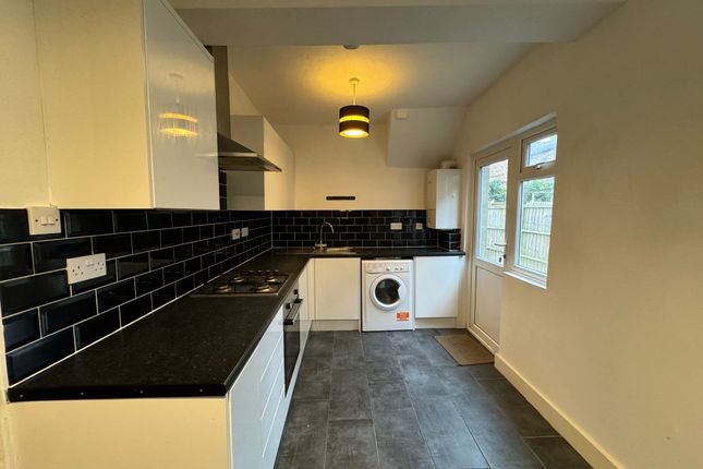 Flat to rent in Mersham Road, Thornton Heath, Surrey