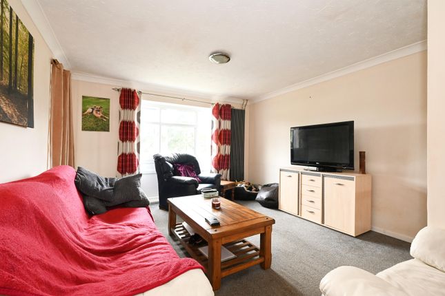 Flat for sale in Blewburton Walk, Bracknell