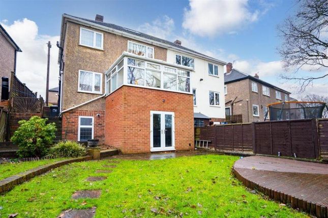74, Woodedge Avenue, Huddersfield photo 2