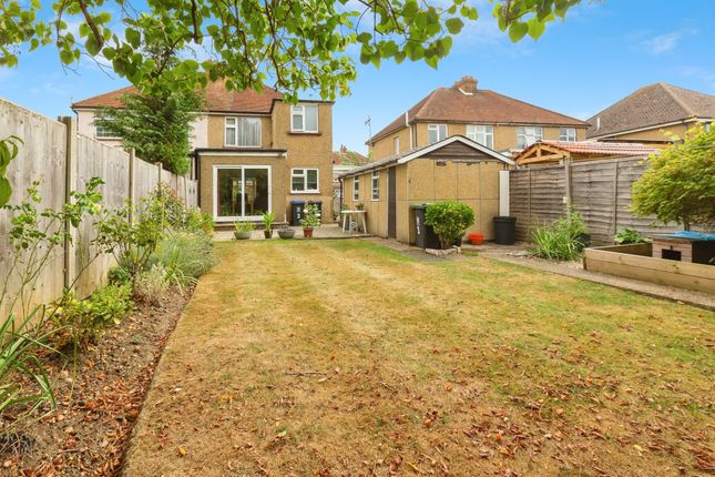 3, Alvista Avenue, Maidenhead photo 2