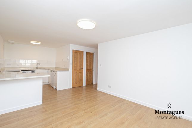 Flat for sale in Centre Drive, Epping