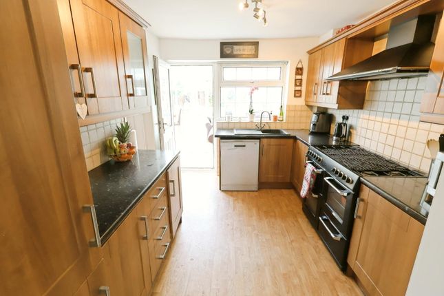 8,, Birch Drive, Wrexham photo 4