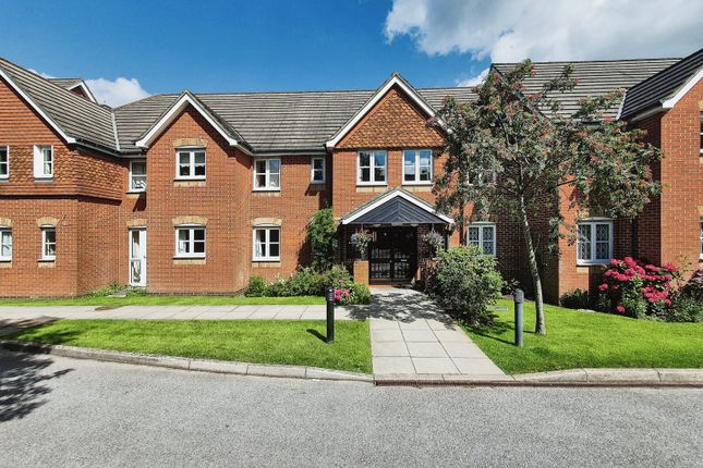 Thumbnail Flat for sale in Hillcroft Court, Chaldon Road, Caterham, Surrey