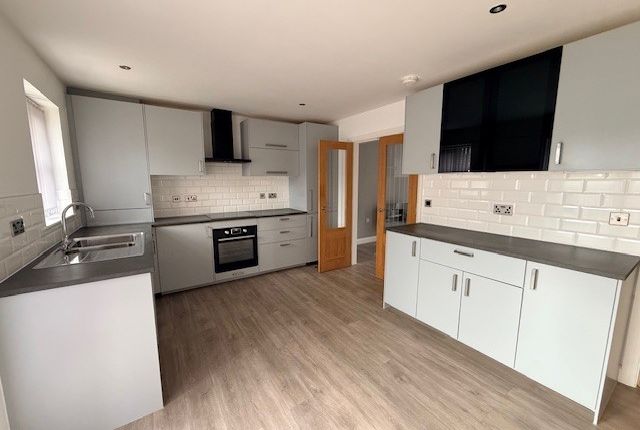 18, Oak Street, Croft, Warrington, Cheshire photo 2