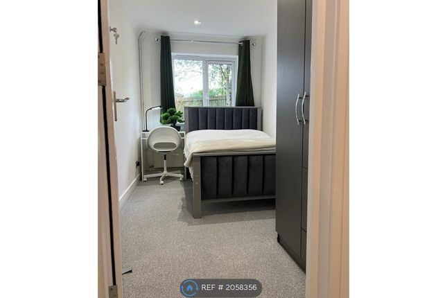 Thumbnail Room to rent in Craddocks Close, Milton Keynes
