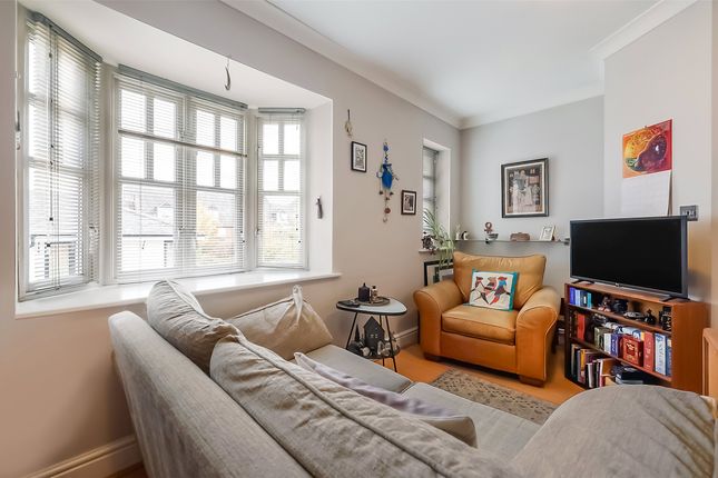 Flat 15, Old Brewery Court,, Lyons Court, Surrey photo 4