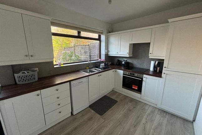 13, Woodhall Avenue, Manchester photo 4