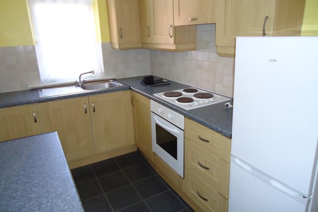 4, Hough Terrace, Leeds photo 3