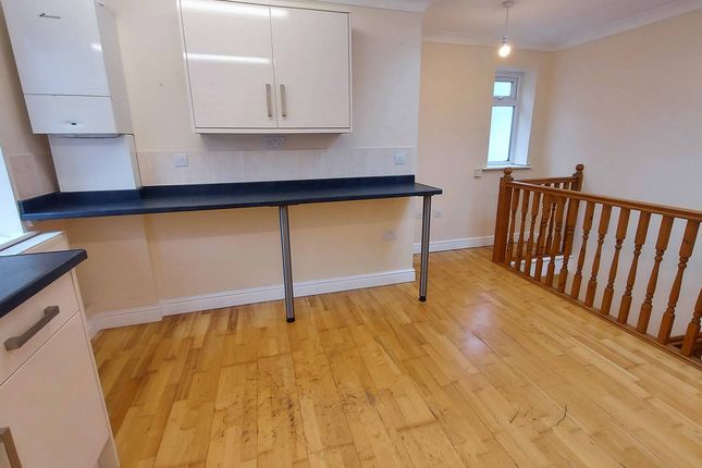 Flat to rent in Westcourt Road, Worthing