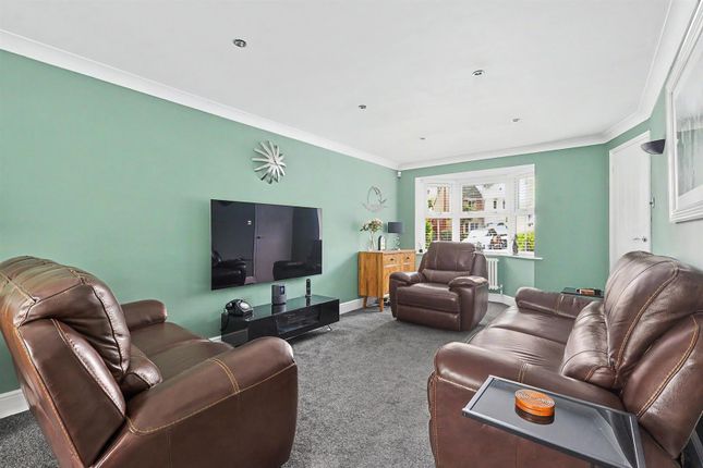 11, Rowan Close, Rayleigh photo 4