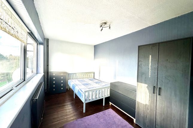 Room 4, Milton Keynes photo 2