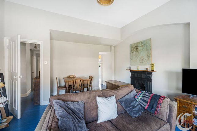 Flat 3, 28, Haslemere, London photo 3
