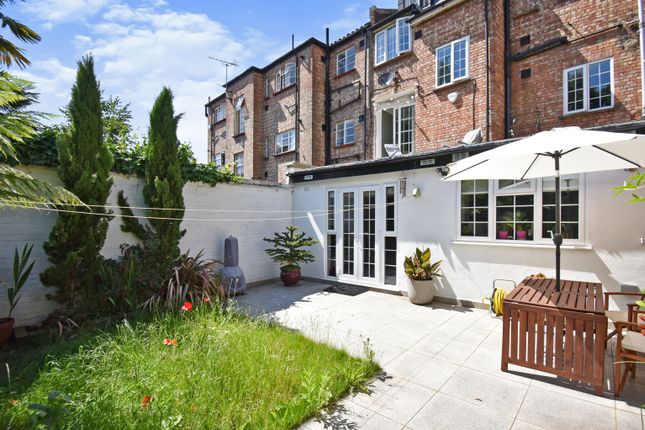 2 bed flat for sale in Wyndham Road, Cambewell SE5