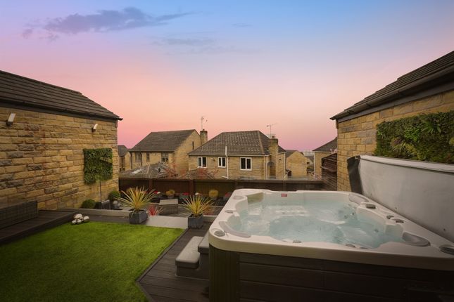 31, Bracken Way, Elland photo 2