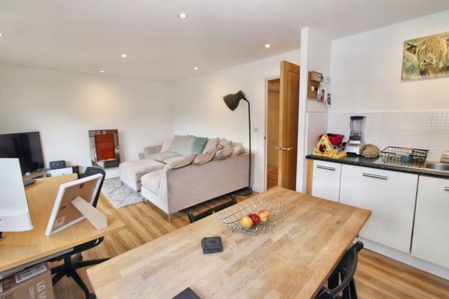 Flat for sale in Cedar Avenue, Hazlemere, High Wycombe