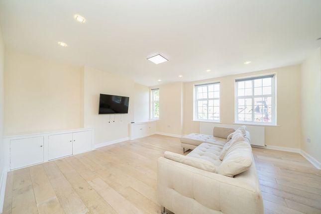 Flat 10, West Heath Court, North End Road, London photo 2
