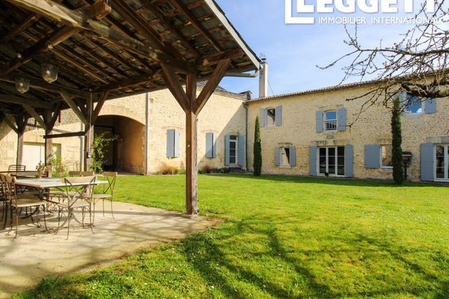 Villa for sale in Saint-Jean-D'angély, Charente-Maritime, Nouvelle-Aquitaine