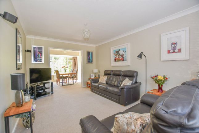 33, Windmill Avenue, Berkshire photo 2