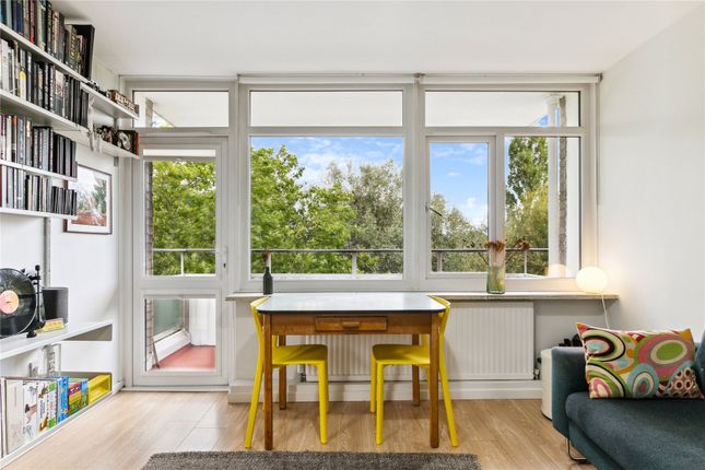 Flat 17,, Gernigan House, Wandsworth photo 3