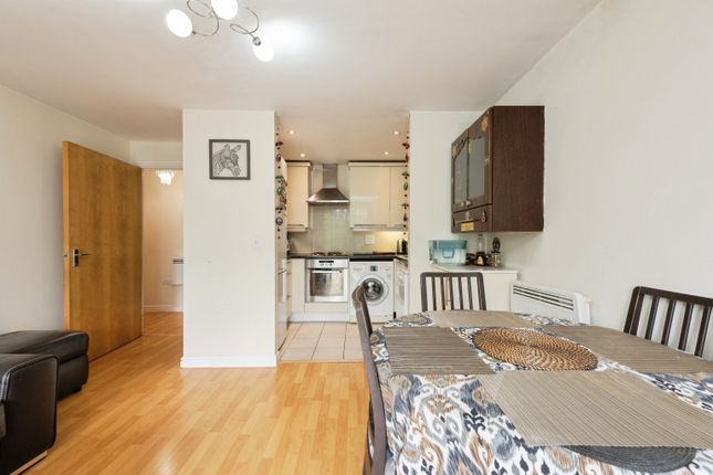 Flat 243 Berberis House, High Street, Feltham photo 4