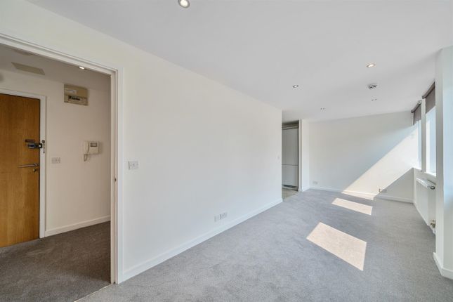 Flat 19, Central House, 14 Cambridge Road, Barking photo 4