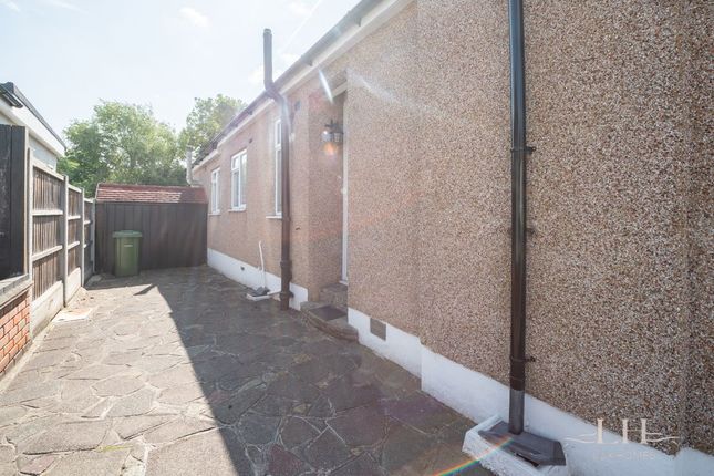 Bungalow for sale in Northumberland Avenue, Hornchurch