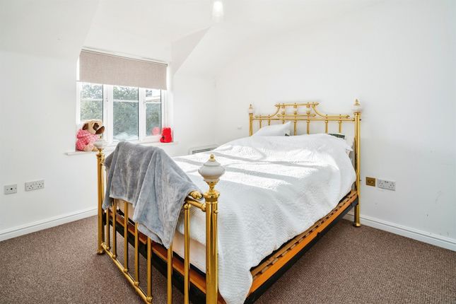 Flat for sale in Winnipeg Way, Broxbourne