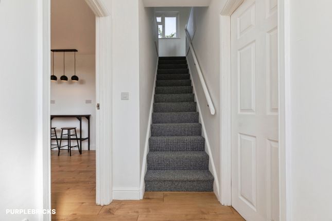 25, Methuen Avenue, Melksham photo 4