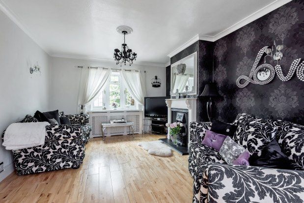 3 bed property to rent in Holmcroft Way, Bromley BR2