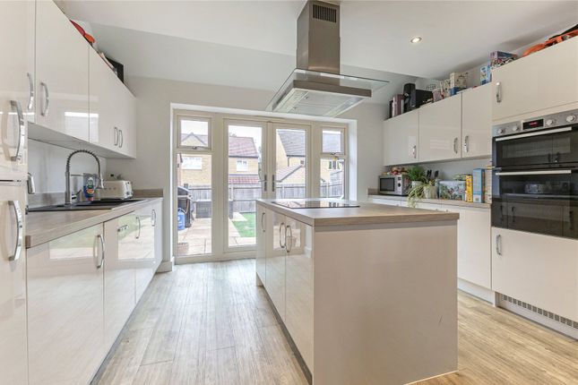 2, Renown Court, Witney photo 3