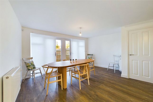 MARKETING CARD - 137,, Home Straight, Berkshire photo 4