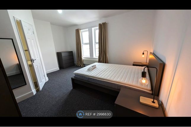 Room    High Street, Eastleigh photo 4