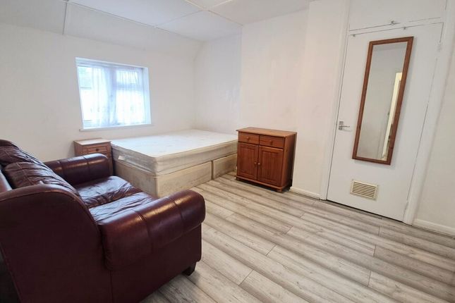 18, Burnell Avenue, Welling photo 2