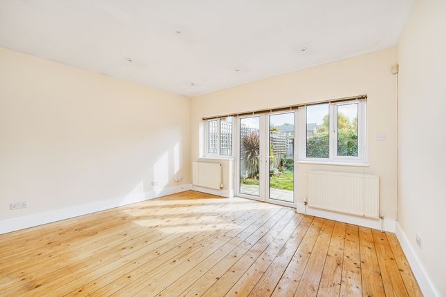 Flat to rent in Chandos Avenue, London