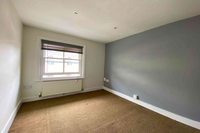 22b, Bridge Street, Leatherhead photo 4