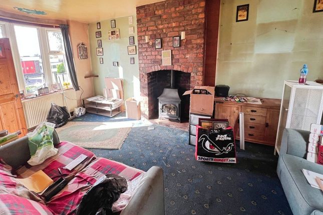 476, Crompton Way, Bolton photo 2
