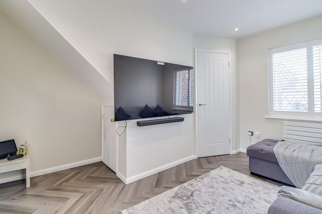 244, Frobisher Way, Shoeburyness photo 3