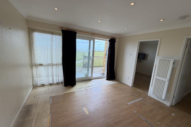 60, Waterside Park, The Street, Lowestoft photo 5