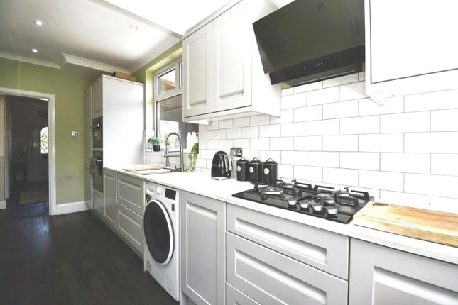 23, Tweendykes Road, Hull photo 4