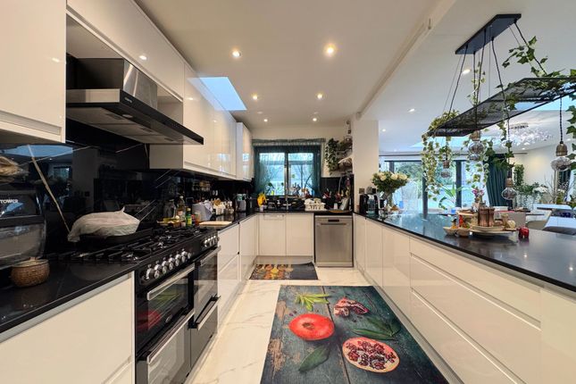9 Farm Road, Edgware photo 3