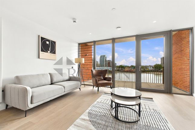 1-bed flat on Carnwath Road, London, £3,800/mo