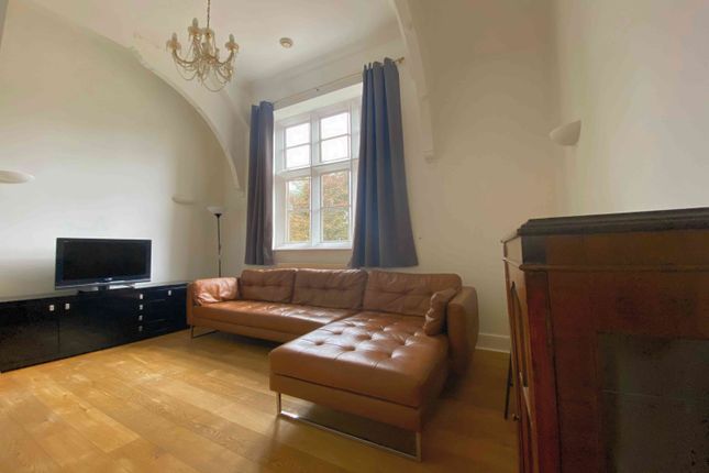 Flat 37, Lavender Court, Lavender Close, Leatherhead photo 2