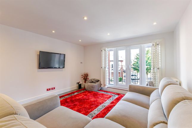 7 Bletchley House, Flowers Avenue, Ruislip photo 2