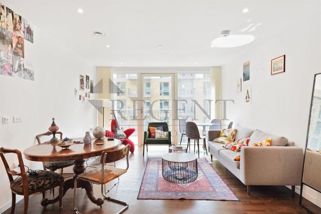 31, Flat 66, Waterline Way, London photo 2