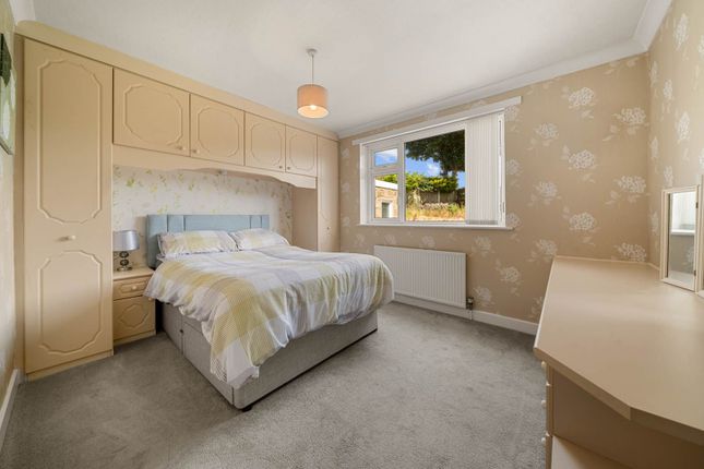 6, Hill Close, Huddersfield photo 4